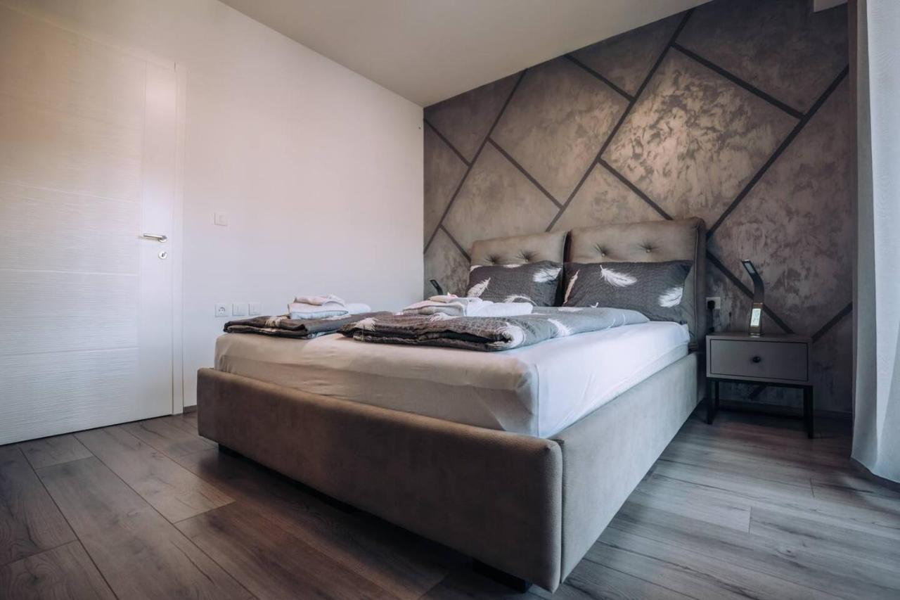 Апартамент Grey Corner